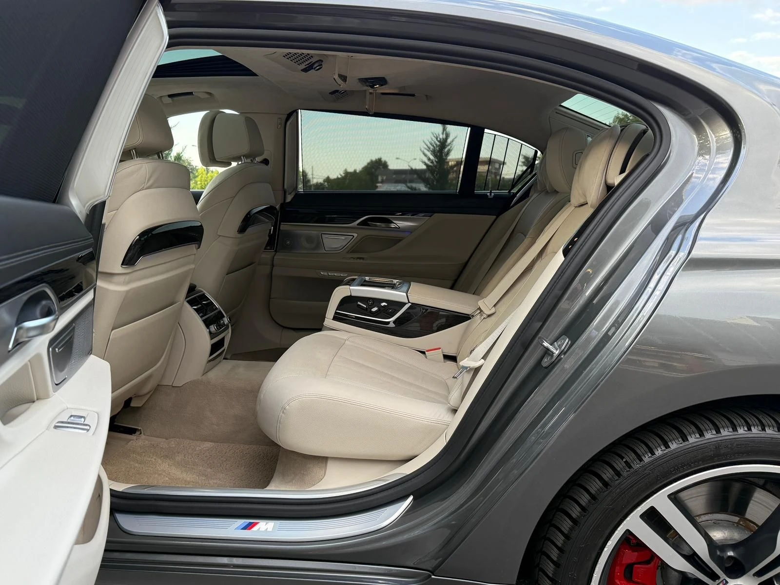 BMW 750 Li xDrive M-Sport - изображение 6