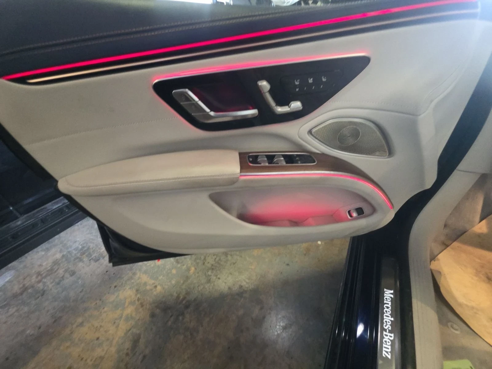 Mercedes-Benz EQS 580 AMG-pkg* Hyperscreen* Massage* Burmester* Full, снимка 12 - Автомобили и джипове - 54193417