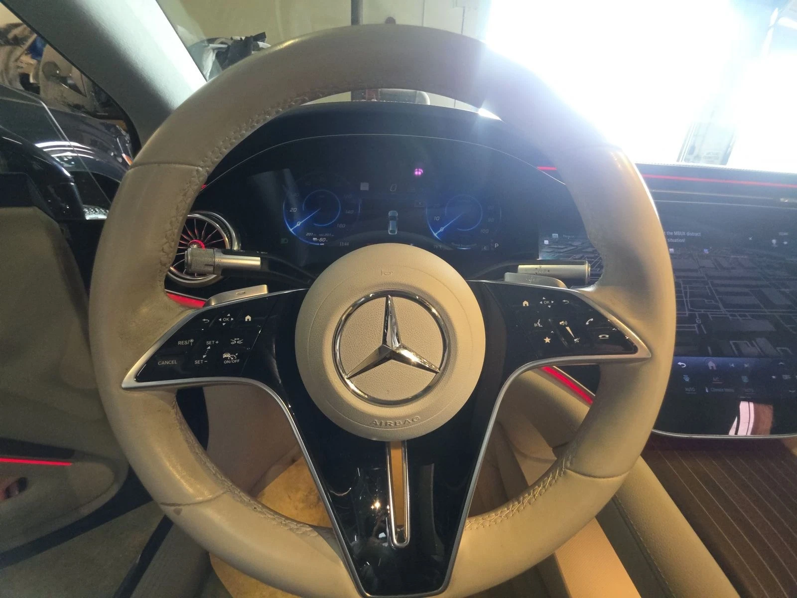 Mercedes-Benz EQS 580 AMG-pkg* Hyperscreen* Massage* Burmester* Full, снимка 9 - Автомобили и джипове - 54193417