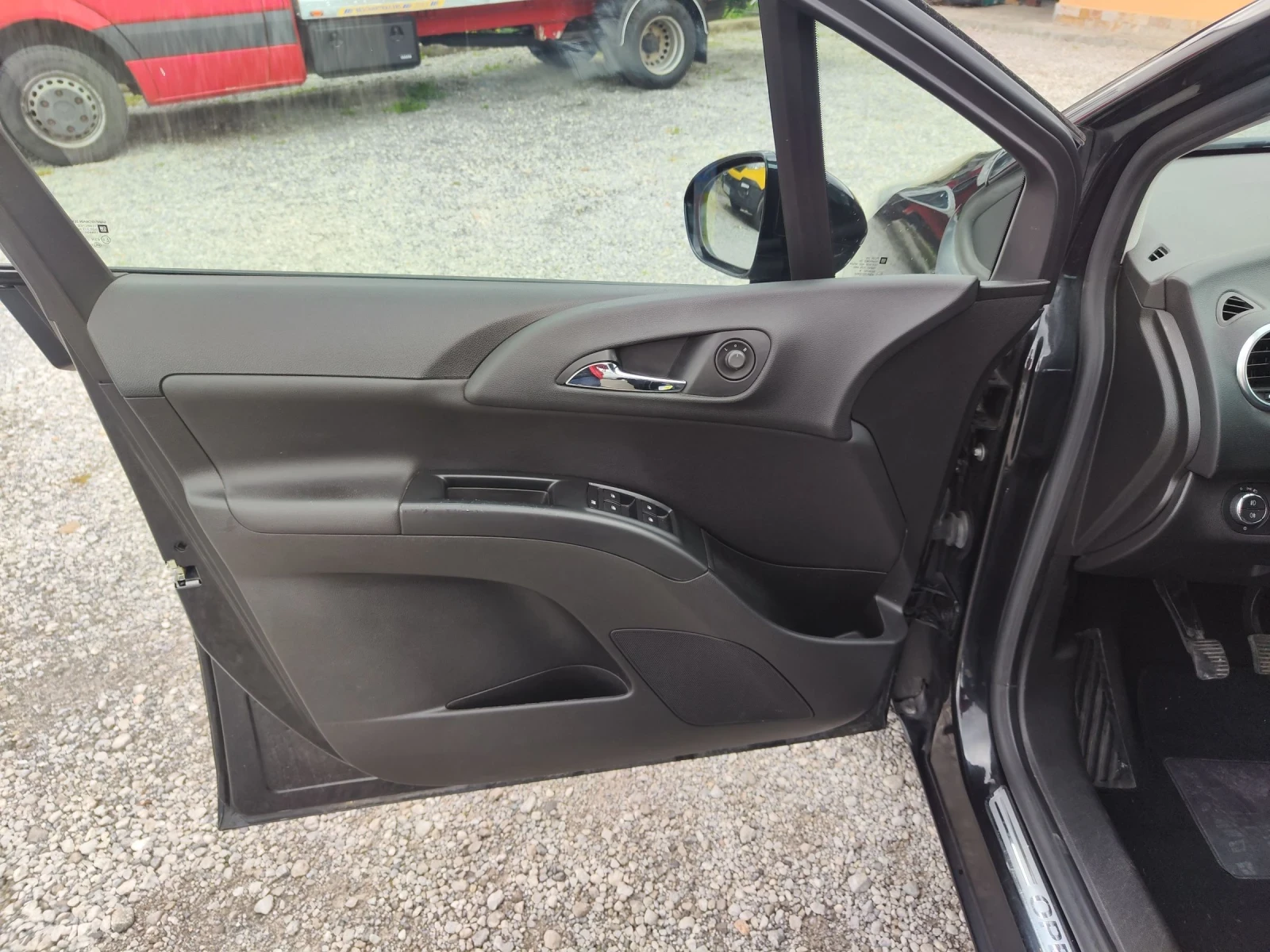 Opel Meriva 1.6 95 к.с.ЕВРО6Д, снимка 10 - Автомобили и джипове - 54390002