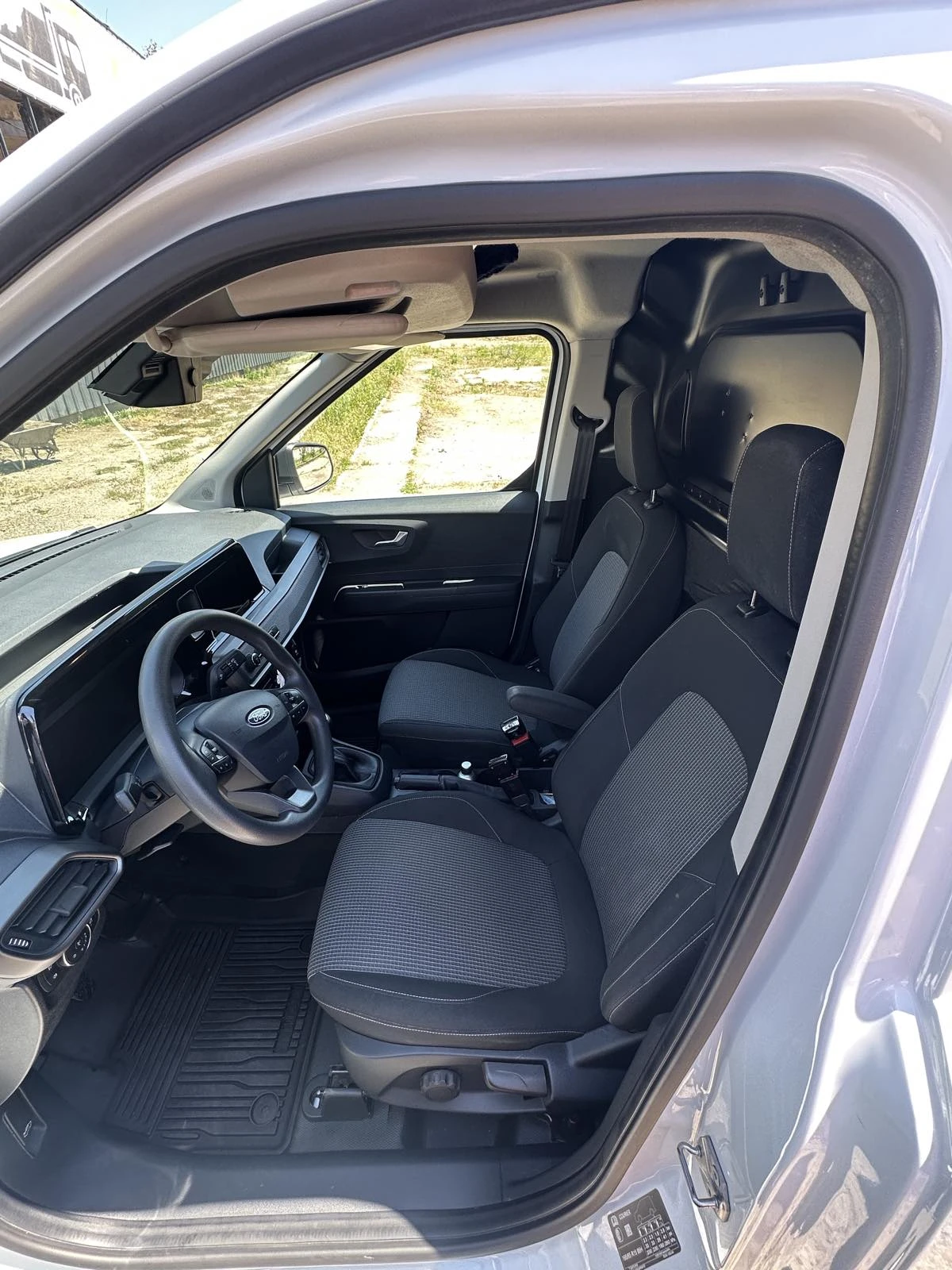 Ford Courier  1.0 Ecoboost / Бензин / 100 к.с , снимка 8 - Автомобили и джипове - 54957539