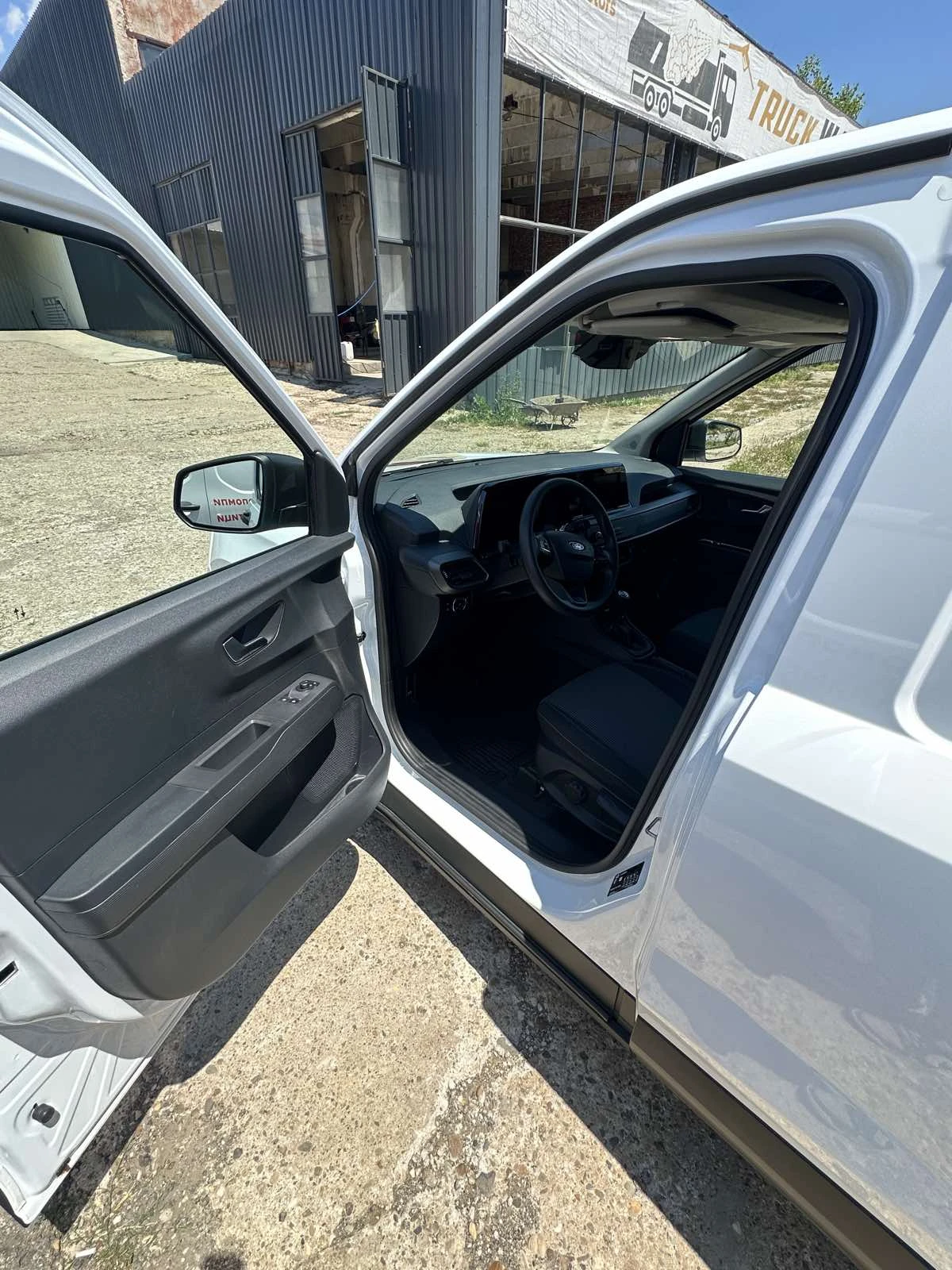 Ford Courier  1.0 Ecoboost / Бензин / 100 к.с , снимка 9 - Автомобили и джипове - 54957539