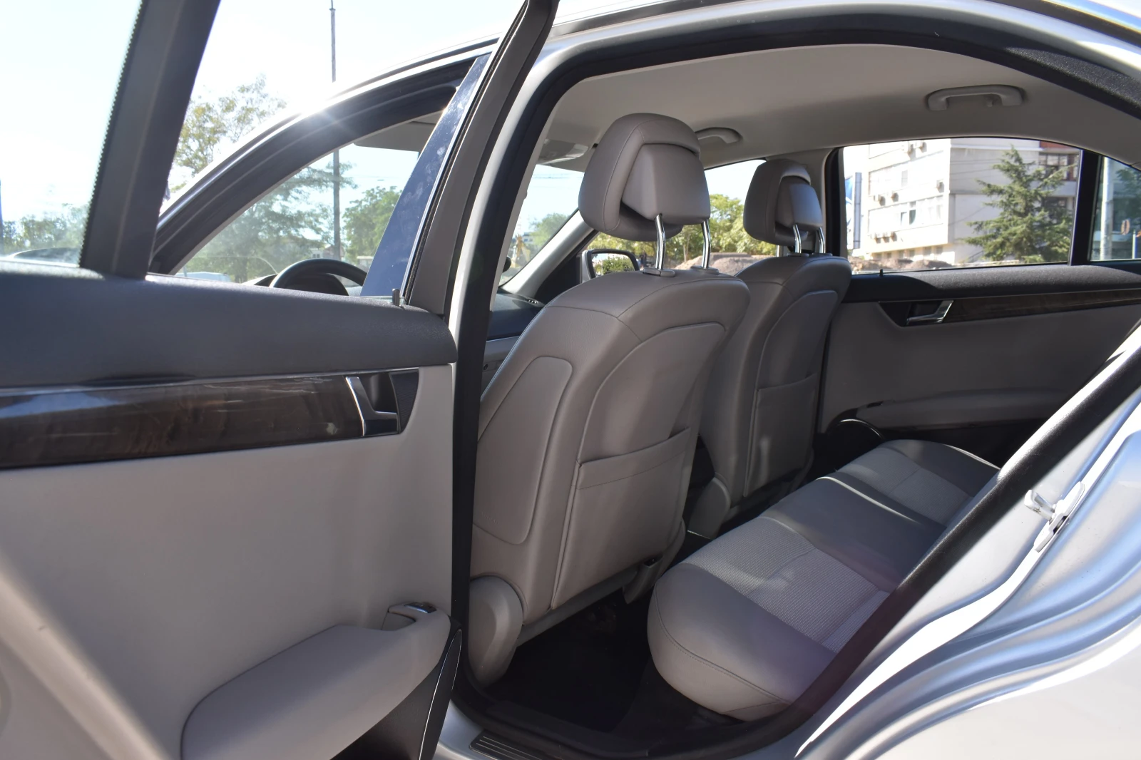 Mercedes-Benz C 220 170h.p* AVANTGARDE* AUTOMAT* , снимка 11 - Автомобили и джипове - 56021873