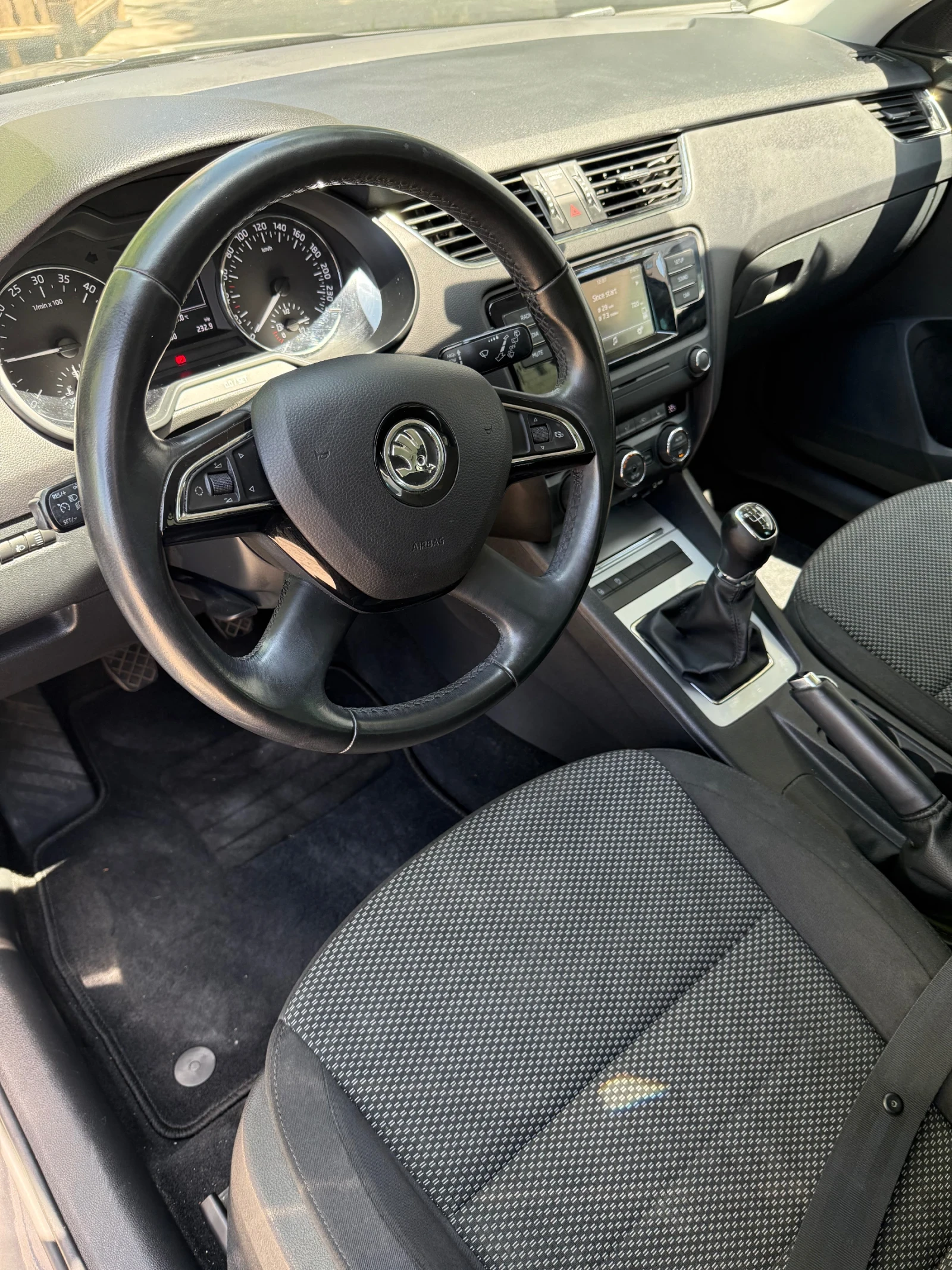 Skoda Octavia 1.6, снимка 6 - Автомобили и джипове - 56535500