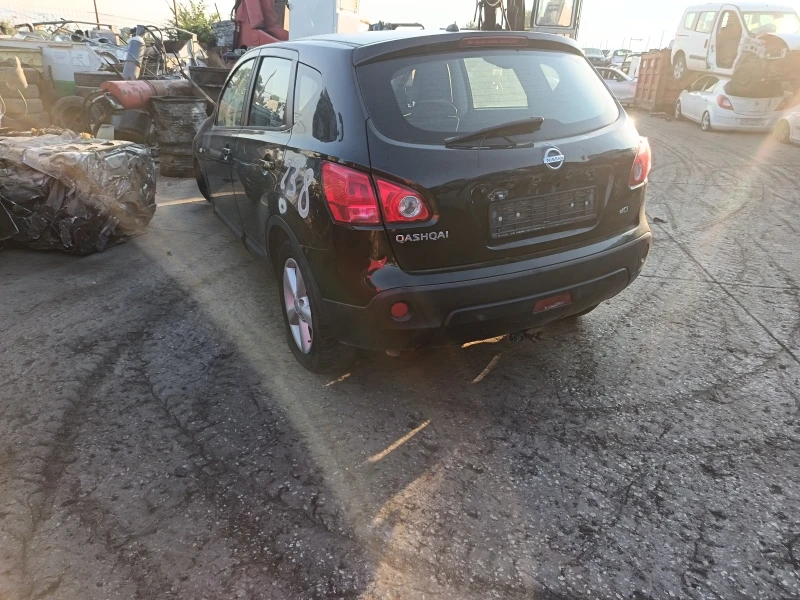 Nissan Qashqai 2.0dci, снимка 4 - Автомобили и джипове - 45613881