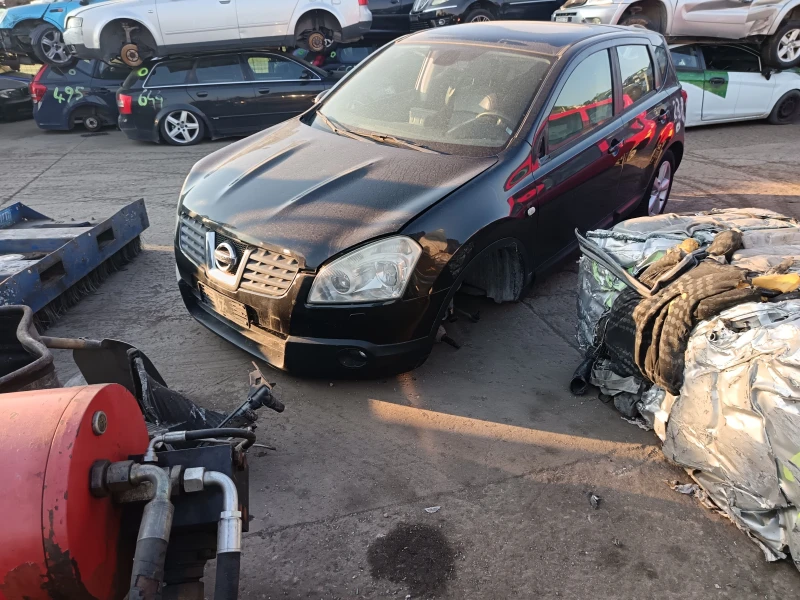 Nissan Qashqai 2.0dci, снимка 2 - Автомобили и джипове - 45613881