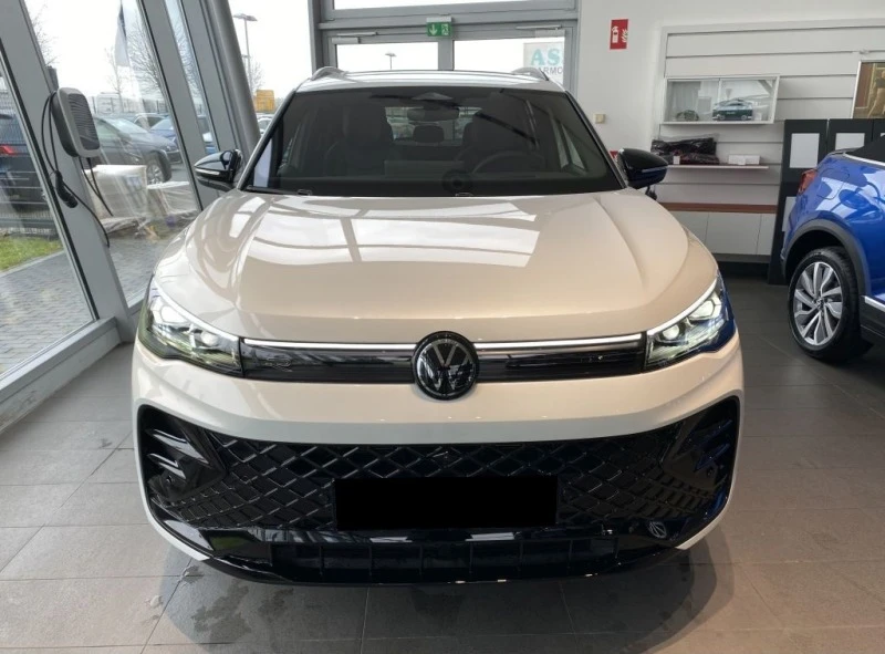 VW Tiguan *2.0TDI*R-LINE*4M*PANO*HEAD-UP*LEDER*, снимка 2 - Автомобили и джипове - 45095500