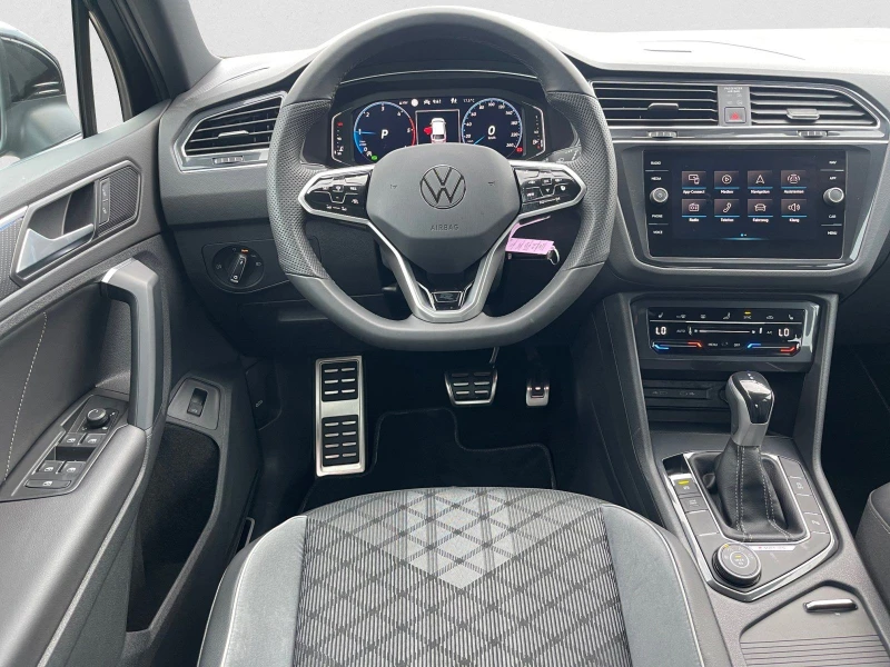 VW Tiguan R-Line TDI/4x4/DSG/AHK/NAVI/CAM/LED/CARPLAY/232b, снимка 11 - Автомобили и джипове - 47532099