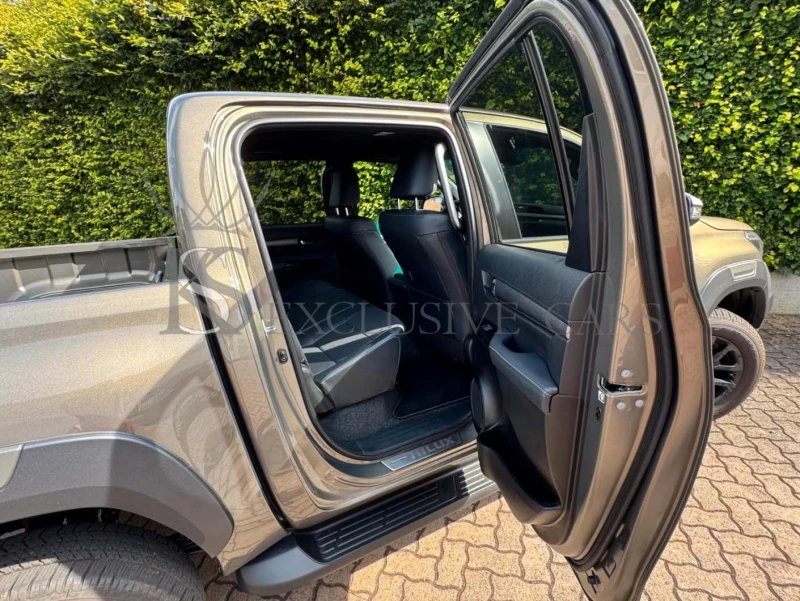 Toyota Hilux 2.4 D* DOUBLE CABIN* INVINCIBLE* 4x4* , снимка 12 - Автомобили и джипове - 51368845