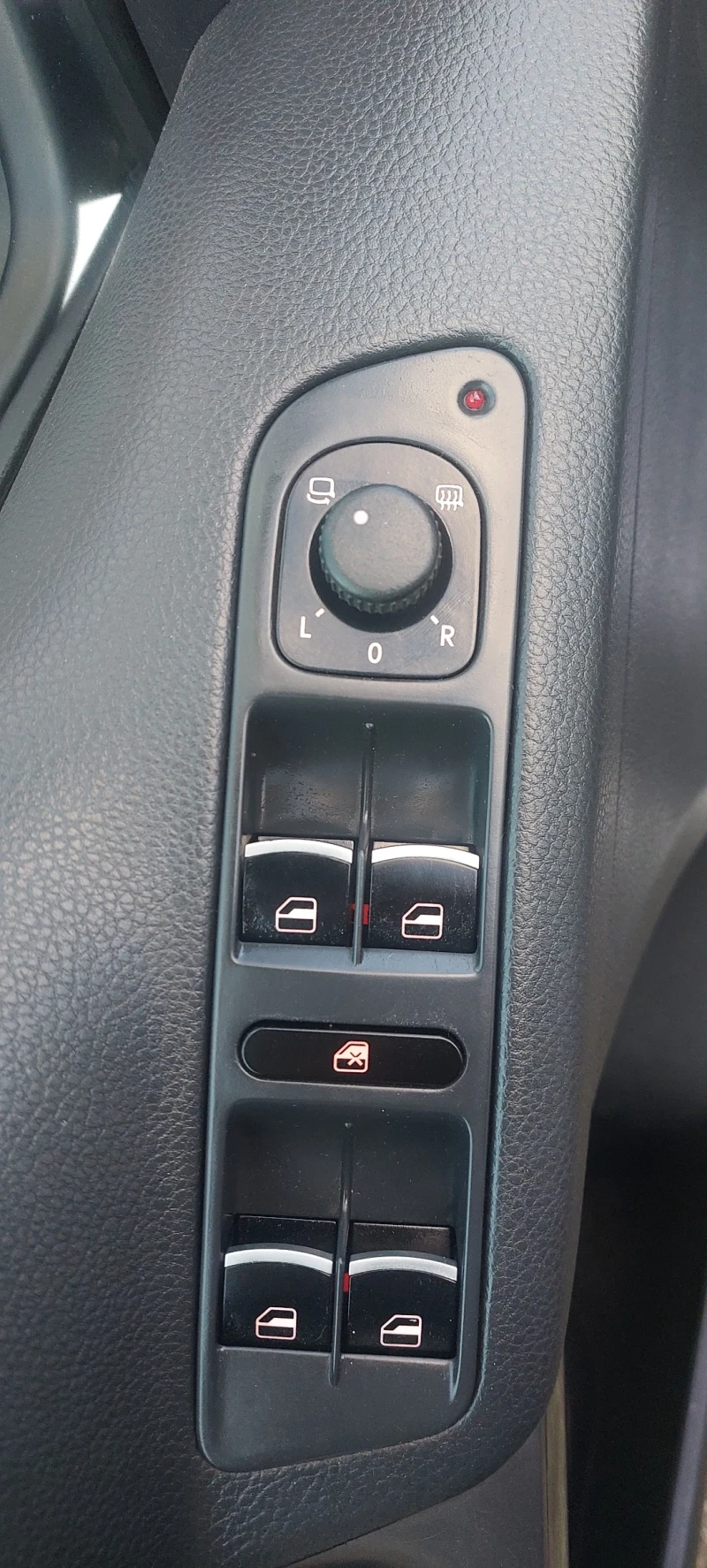 VW Tiguan 2.0TDI AUTO NAVI PANORAMA, снимка 14 - Автомобили и джипове - 52702628