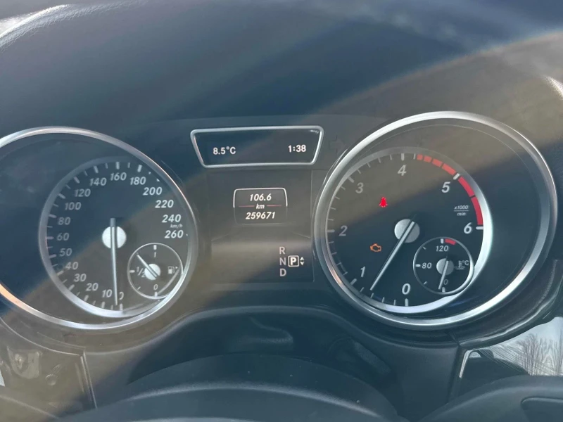 Mercedes-Benz ML 350 BlueTec* Harman/Kardon* 360View* Подгрев* Пано, снимка 8 - Автомобили и джипове - 53369579