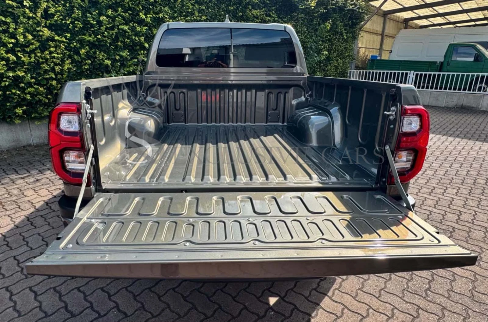 Toyota Hilux 2.4 D* DOUBLE CABIN* INVINCIBLE* 4x4*  - изображение 4