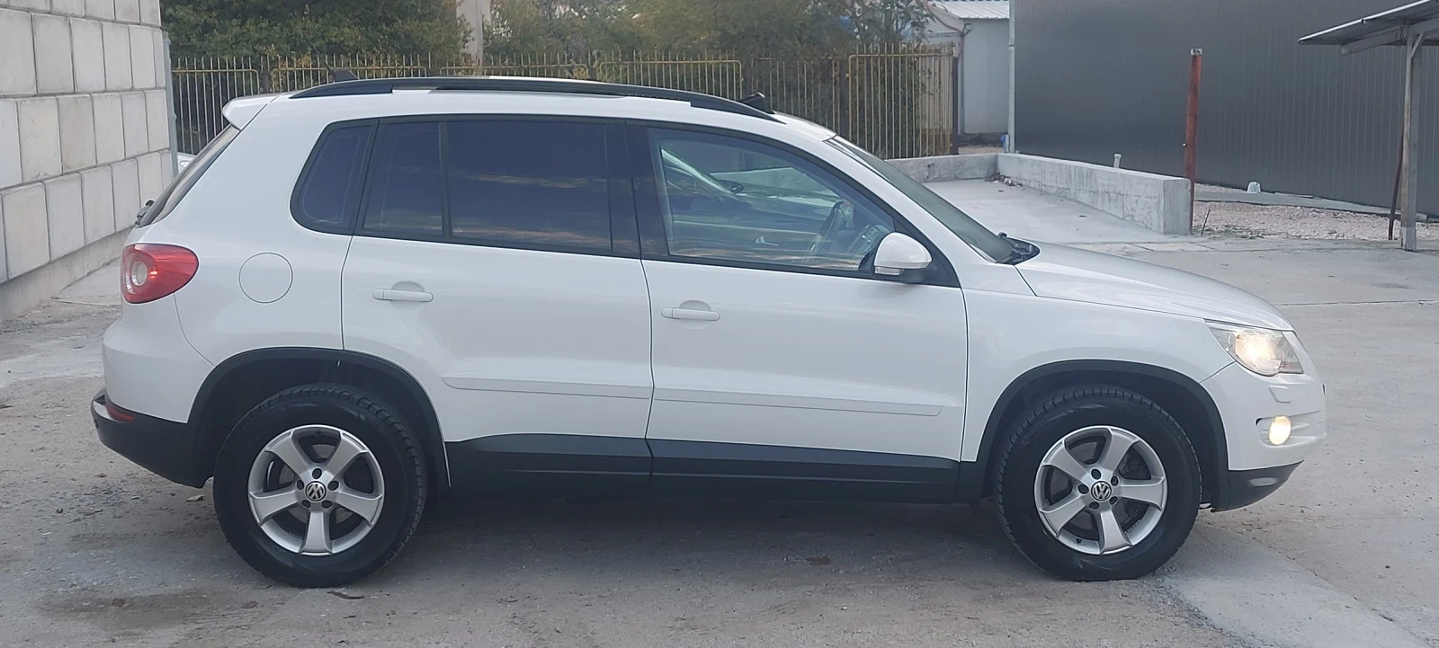 VW Tiguan 2.0TDI AUTO NAVI PANORAMA - изображение 4