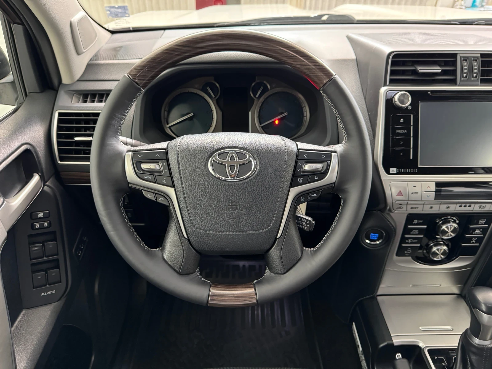 Toyota Land cruiser 2.8 D - 7 SEATS/ FULL OPTIONAL/ SERVICE HISTORY  | Mobile.bg � ����������� 12