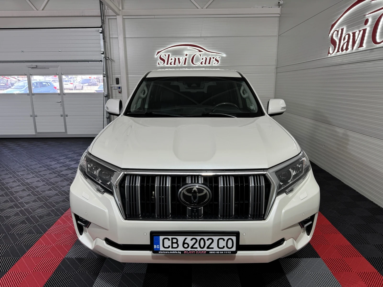 Toyota Land cruiser 2.8 D - 7 SEATS/ FULL OPTIONAL/ SERVICE HISTORY , снимка 2 - Автомобили и джипове - 52812712