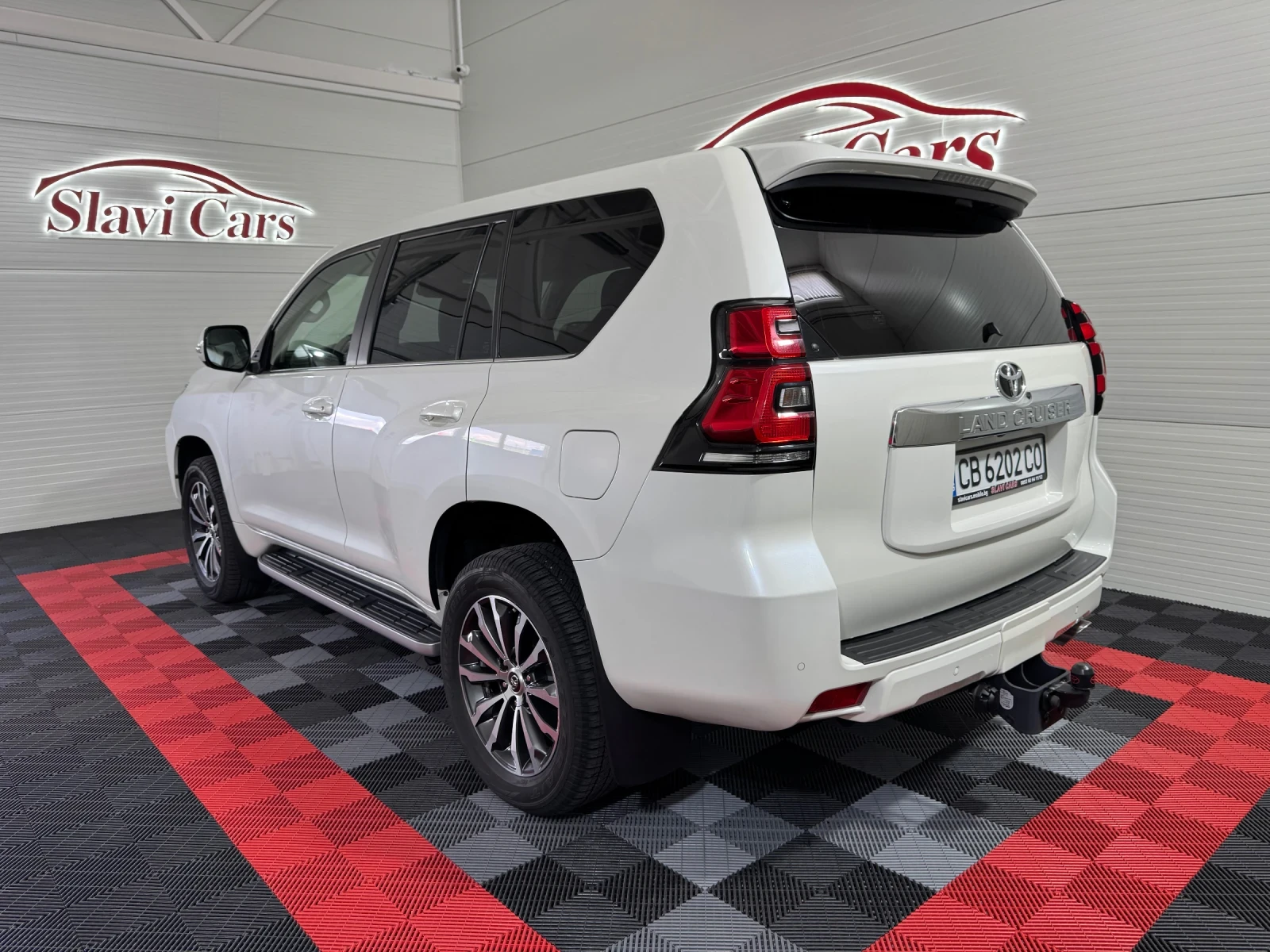 Toyota Land cruiser 2.8 D - 7 SEATS/ FULL OPTIONAL/ SERVICE HISTORY , снимка 4 - Автомобили и джипове - 52812712