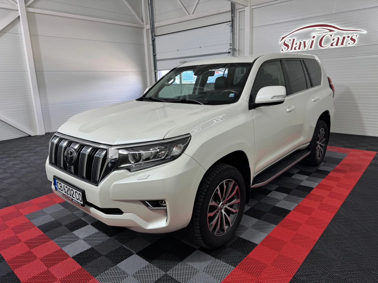 Toyota Land cruiser 2.8 D - 7 SEATS/ FULL OPTIONAL/ SERVICE HISTORY , снимка 3 - Автомобили и джипове - 52812712