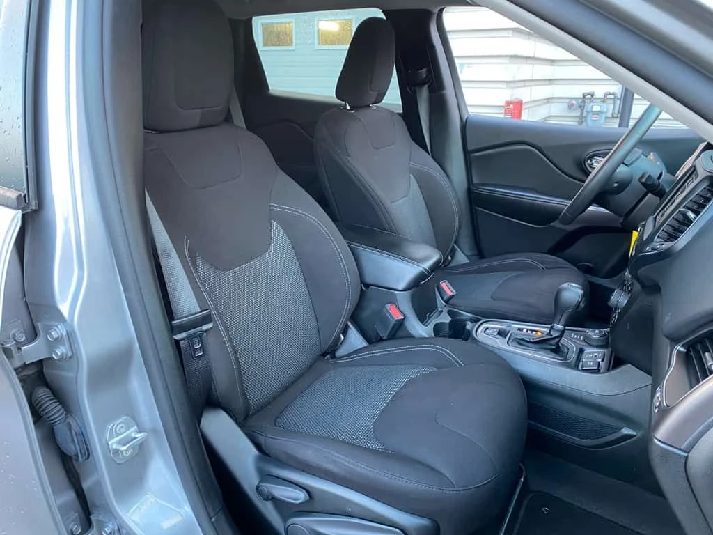 Jeep Cherokee * Sport | 4X4 | Apple CarPlay | Android Auto | * C, снимка 14 - Автомобили и джипове - 53947642