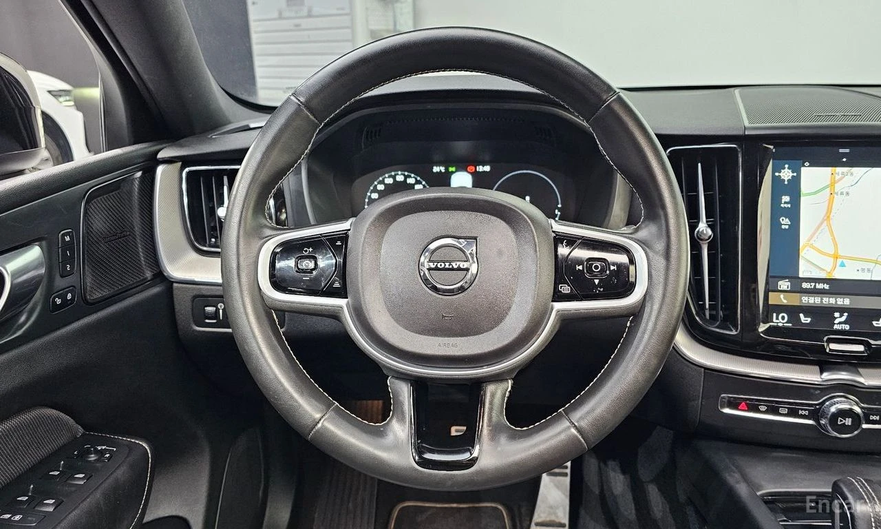 Volvo XC60 * T8* RECHARGE* R-DESIGN* КОЖА* ПОДГРЕВ* ПАНОРАМА*, снимка 10 - Автомобили и джипове - 54446237