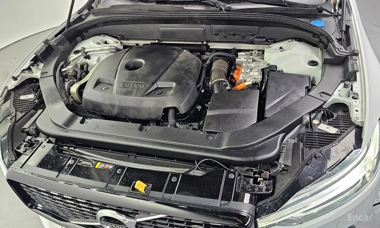 Volvo XC60 * T8* RECHARGE* R-DESIGN* КОЖА* ПОДГРЕВ* ПАНОРАМА*, снимка 5 - Автомобили и джипове - 54446237