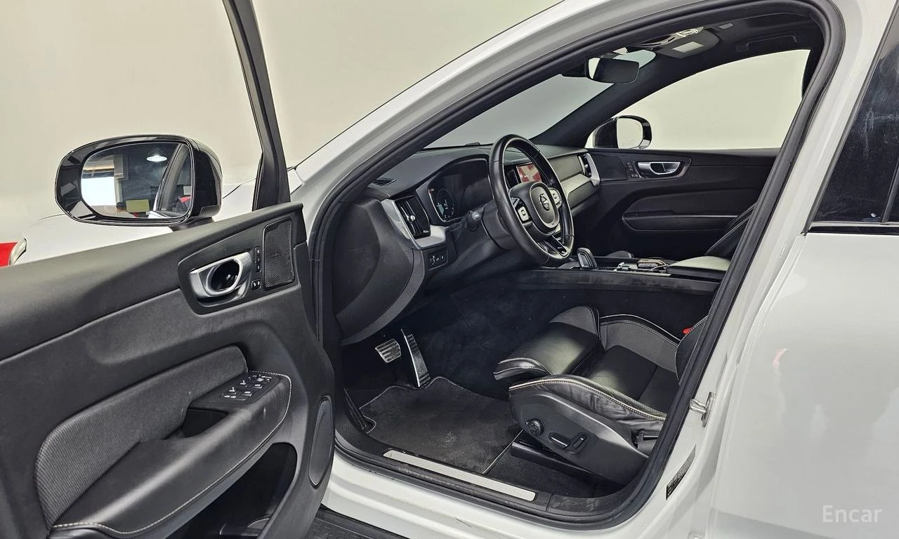 Volvo XC60 * T8* RECHARGE* R-DESIGN* КОЖА* ПОДГРЕВ* ПАНОРАМА*, снимка 7 - Автомобили и джипове - 54446237
