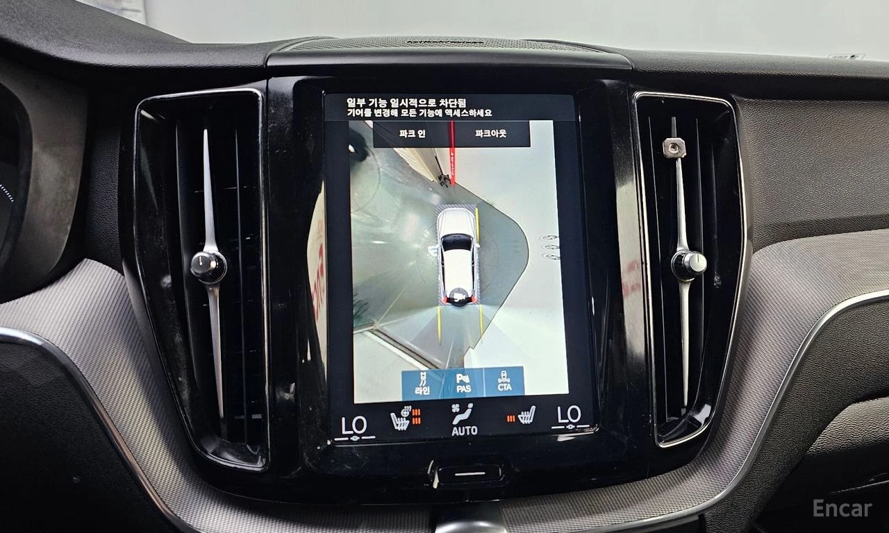 Volvo XC60 * T8* RECHARGE* R-DESIGN* КОЖА* ПОДГРЕВ* ПАНОРАМА*, снимка 12 - Автомобили и джипове - 54446237