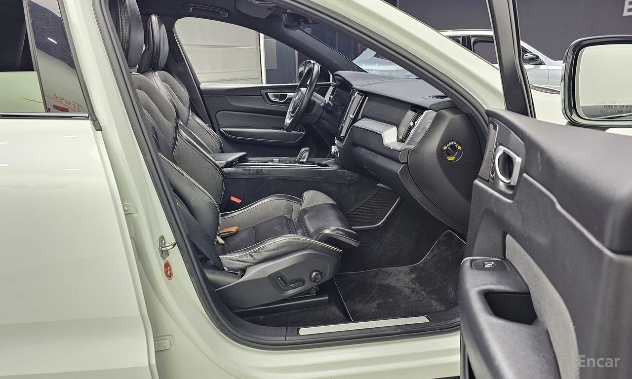 Volvo XC60 * T8* RECHARGE* R-DESIGN* КОЖА* ПОДГРЕВ* ПАНОРАМА*, снимка 8 - Автомобили и джипове - 54446237
