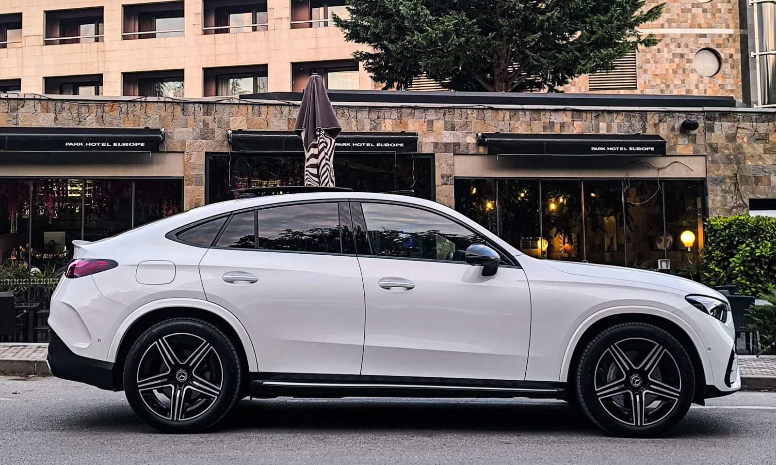 Mercedes-Benz GLC 220 D* AMG* EDITION* PANO* GERMANY* FULL MAX* NEW* , снимка 7 - Автомобили и джипове - 56226922