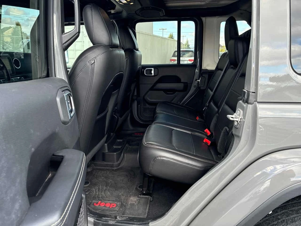 Jeep Wrangler Unlimited Sahara | CARFAX | ��������������� | Mobile.bg � ����������� 13