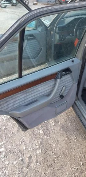 Mercedes-Benz E 260 бензин , ръчни скорости , снимка 12