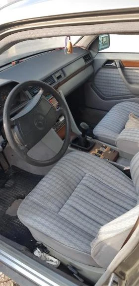 Mercedes-Benz E 260 бензин , ръчни скорости , снимка 10