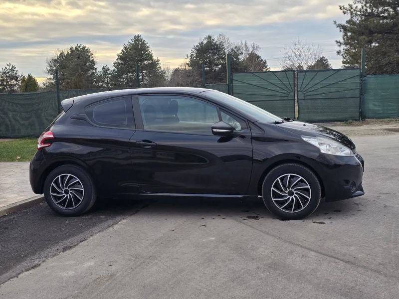 Peugeot 208, снимка 2 - Автомобили и джипове - 49089493