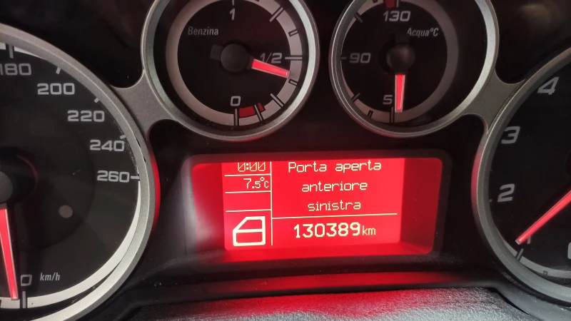 Alfa Romeo MiTo 1.4 i 130.000 km , снимка 12 - Автомобили и джипове - 49297612