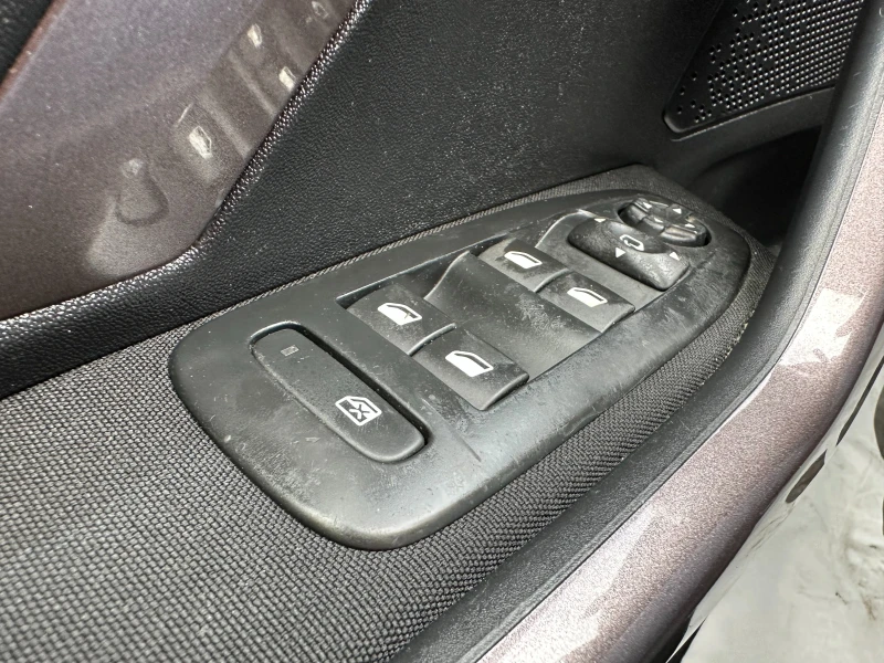Peugeot 2008 1.4d 68 к.с./ГАРАНЦИЯ 6 МЕСЕЦА  , снимка 16 - Автомобили и джипове - 51908631