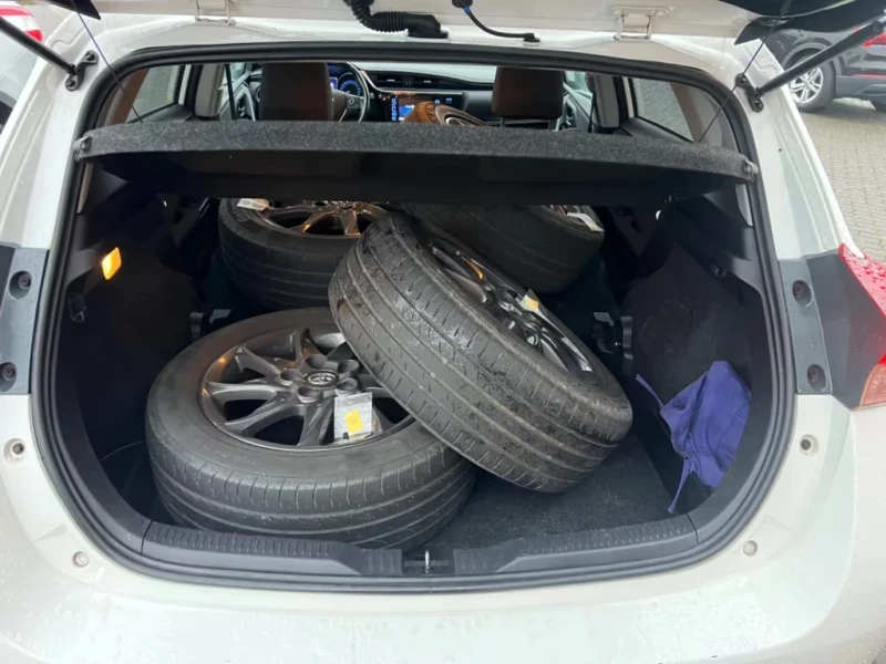 Toyota Auris 1.2 Comfort 116кс, снимка 15 - Автомобили и джипове - 52668425