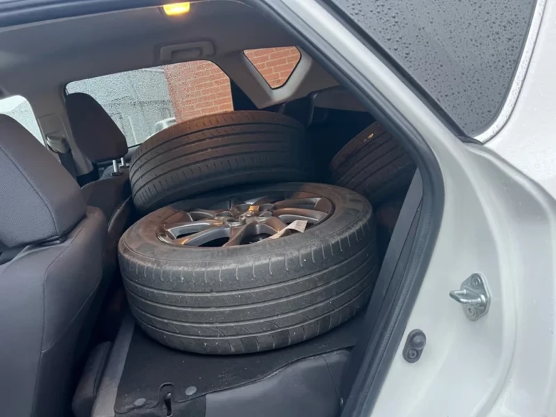 Toyota Auris 1.2 Comfort 116кс, снимка 13 - Автомобили и джипове - 52668425