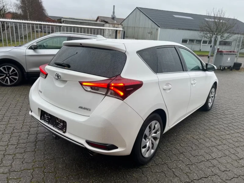 Toyota Auris 1.2 Comfort 116кс, снимка 5 - Автомобили и джипове - 52668425