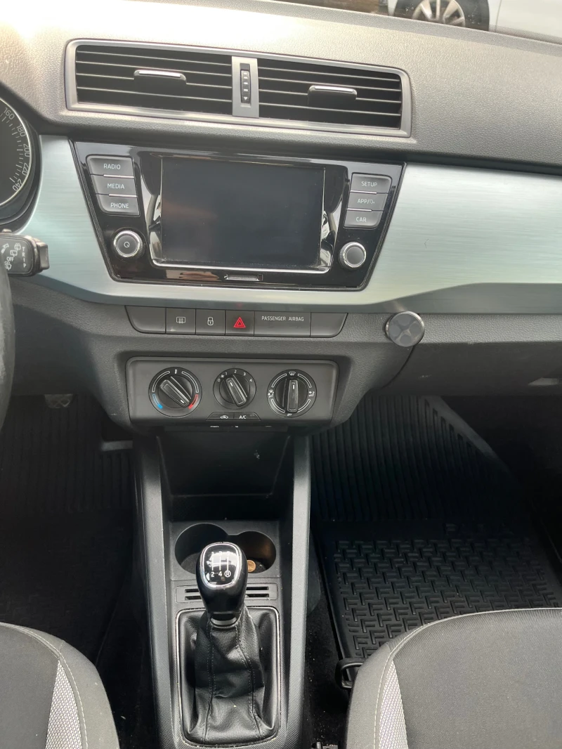 Skoda Fabia 1.0 MPI LPG, снимка 8 - Автомобили и джипове - 53536661