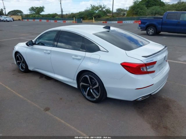 Honda Accord * Подгрев* Smart Key* Камера* Hil assist* , снимка 4 - Автомобили и джипове - 53026108
