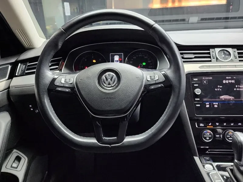 VW Passat 2.0 TDI, снимка 13 - Автомобили и джипове - 54299754