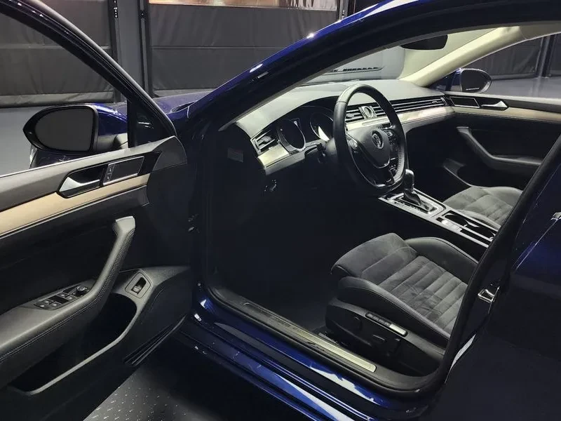 VW Passat 2.0 TDI, снимка 10 - Автомобили и джипове - 54299754