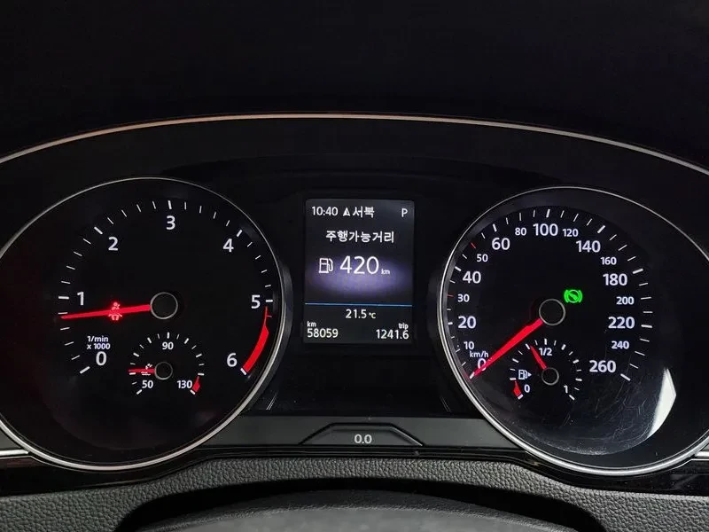 VW Passat 2.0 TDI, снимка 8 - Автомобили и джипове - 54299754