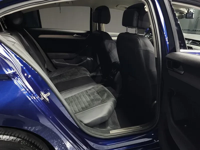 VW Passat 2.0 TDI, снимка 12 - Автомобили и джипове - 54299754