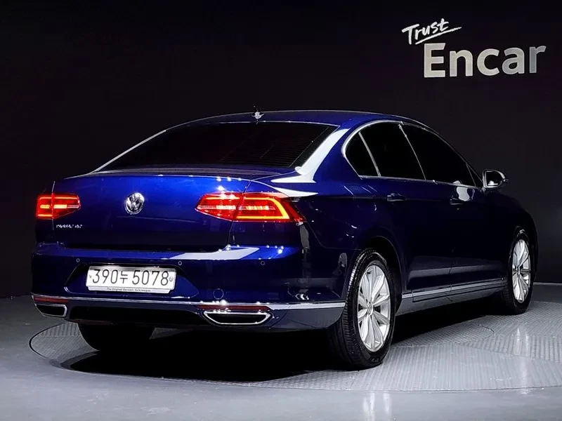 VW Passat 2.0 TDI, снимка 2 - Автомобили и джипове - 54299754