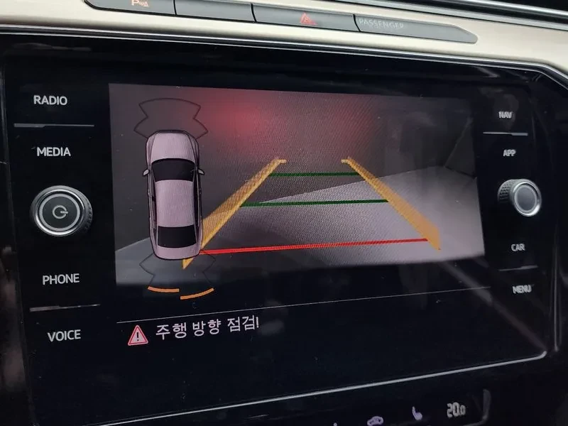 VW Passat 2.0 TDI, снимка 16 - Автомобили и джипове - 54299754