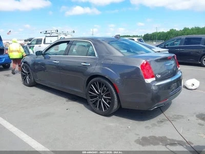 Chrysler 300c 5.7 HEMI * 2017 * ОБДУХВАНЕ * ЗАДНО * CARFAX * , снимка 4 - Автомобили и джипове - 54450639