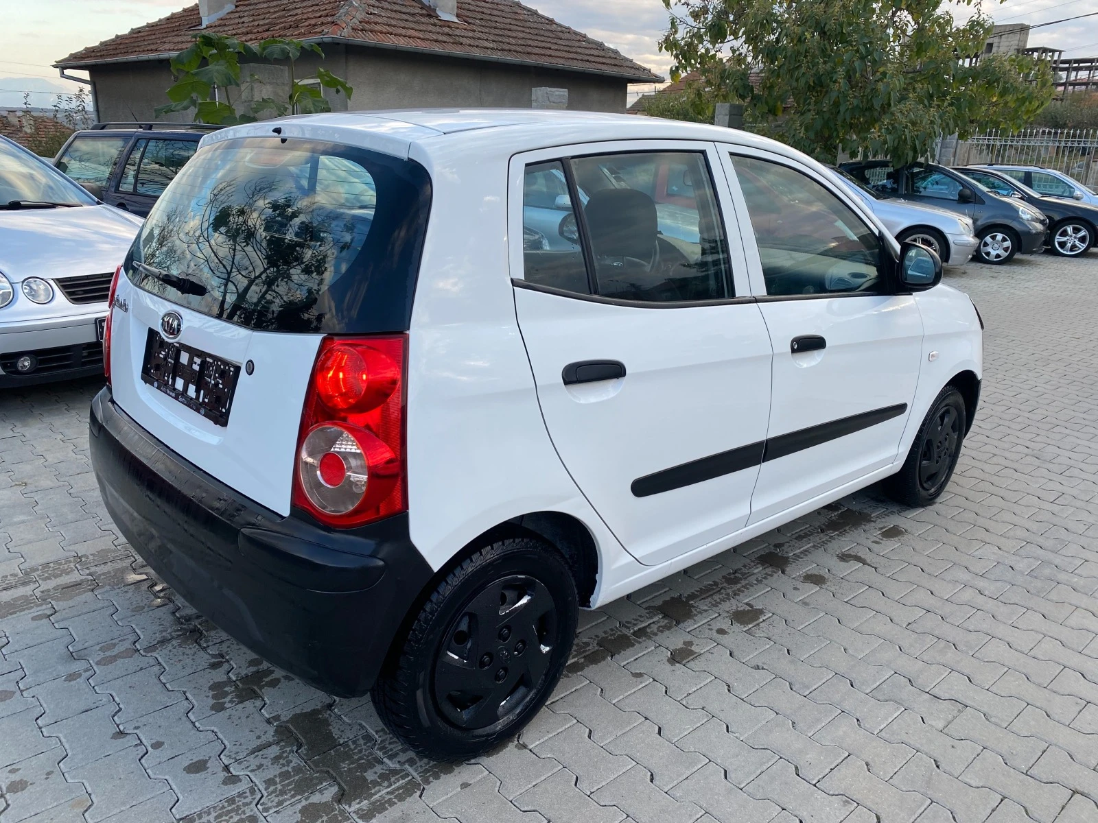 Kia Picanto 1.0 63к.с климатик - изображение 4