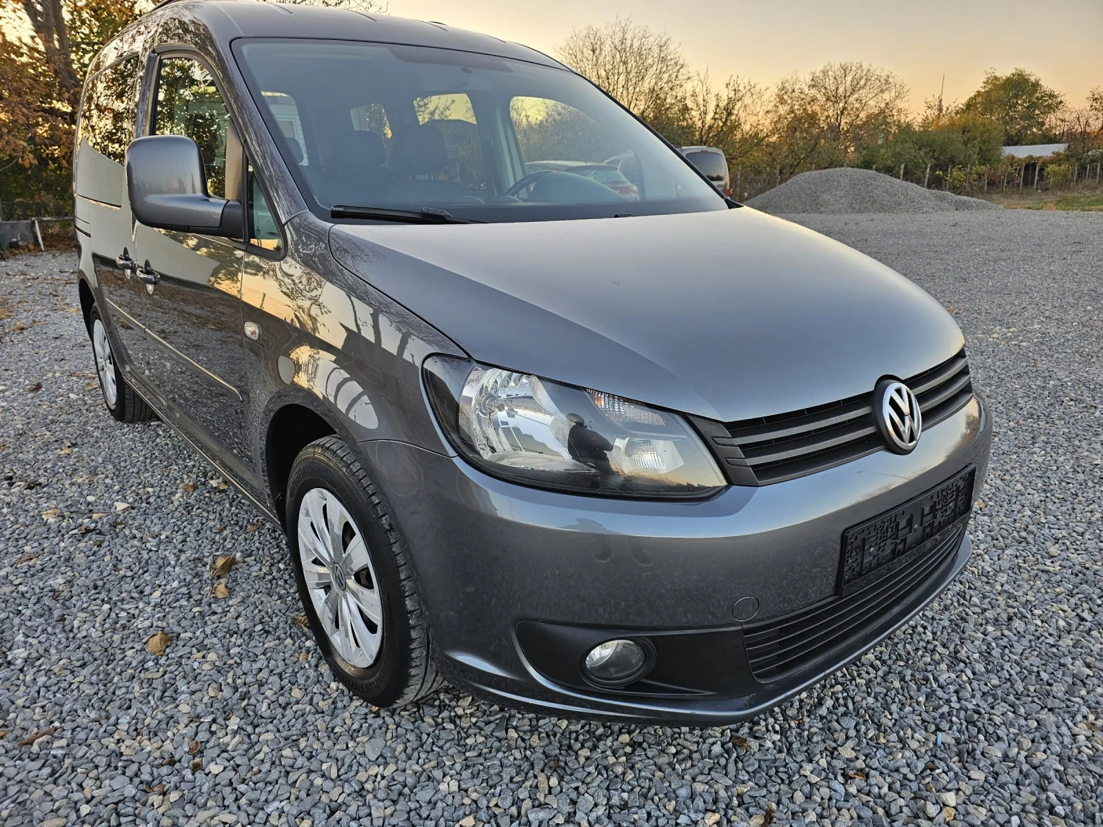 VW Caddy 1.6tdi 102p.s 4+ 1места - изображение 3