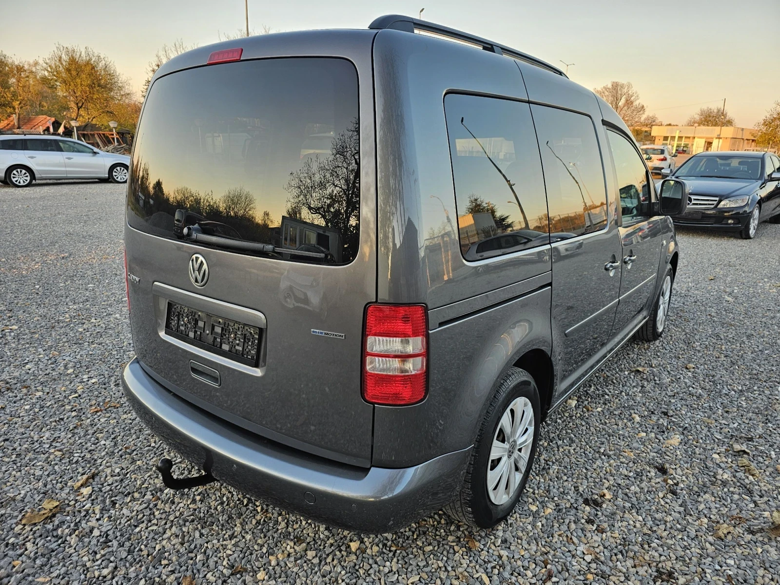 VW Caddy 1.6tdi 102p.s 4+ 1места - изображение 5