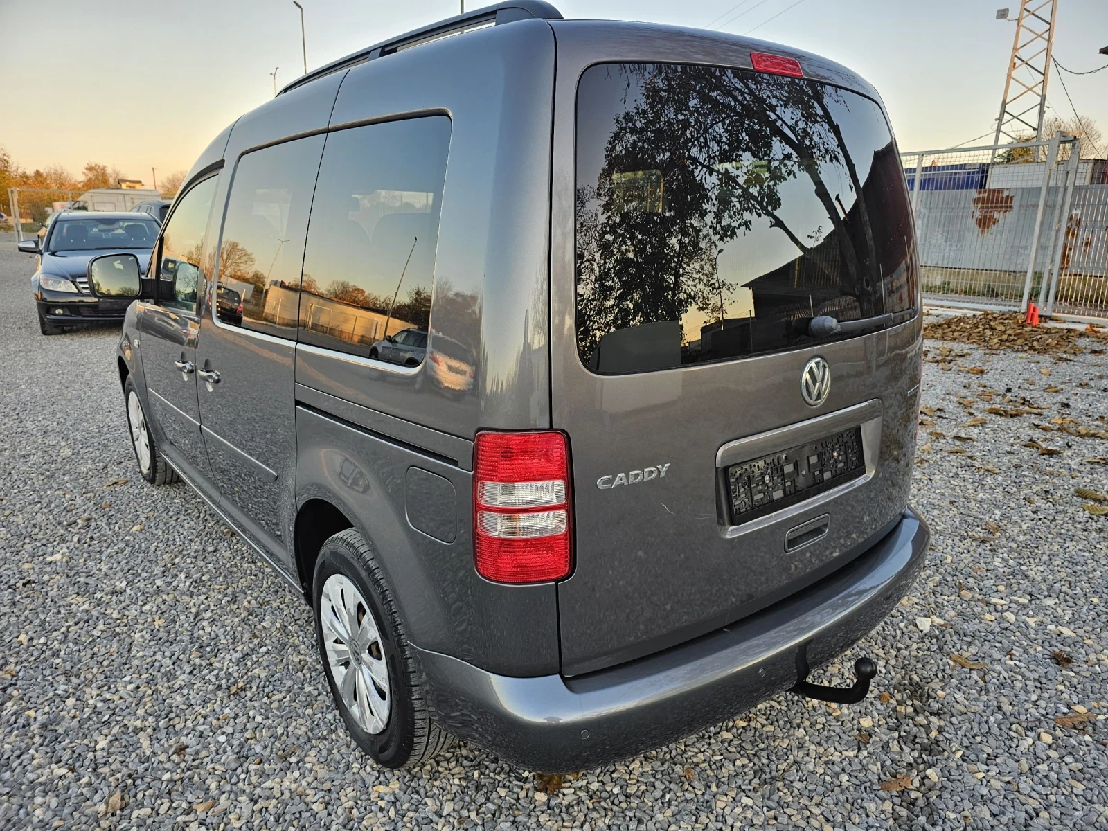 VW Caddy 1.6tdi 102p.s 4+ 1места - изображение 6